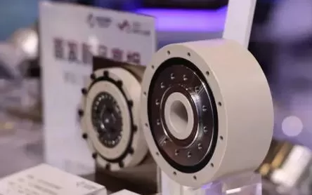 Редукторы гармонического типа из PEEK: преимущества материала и области применения